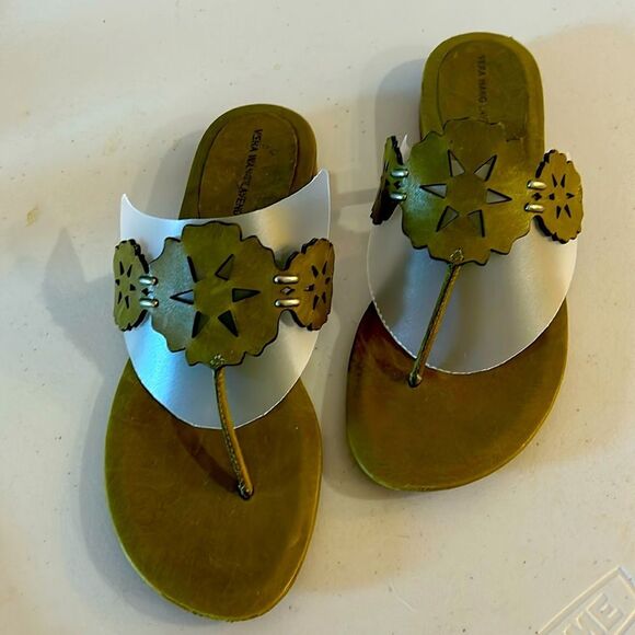 VERA WANG Lavender Label Floral Sandals, size 8.5 - Picture 2 of 3